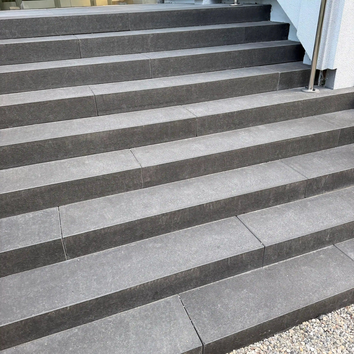 Marche bloc en BASALTE SUPER BLACK Minéral pierre naturelle