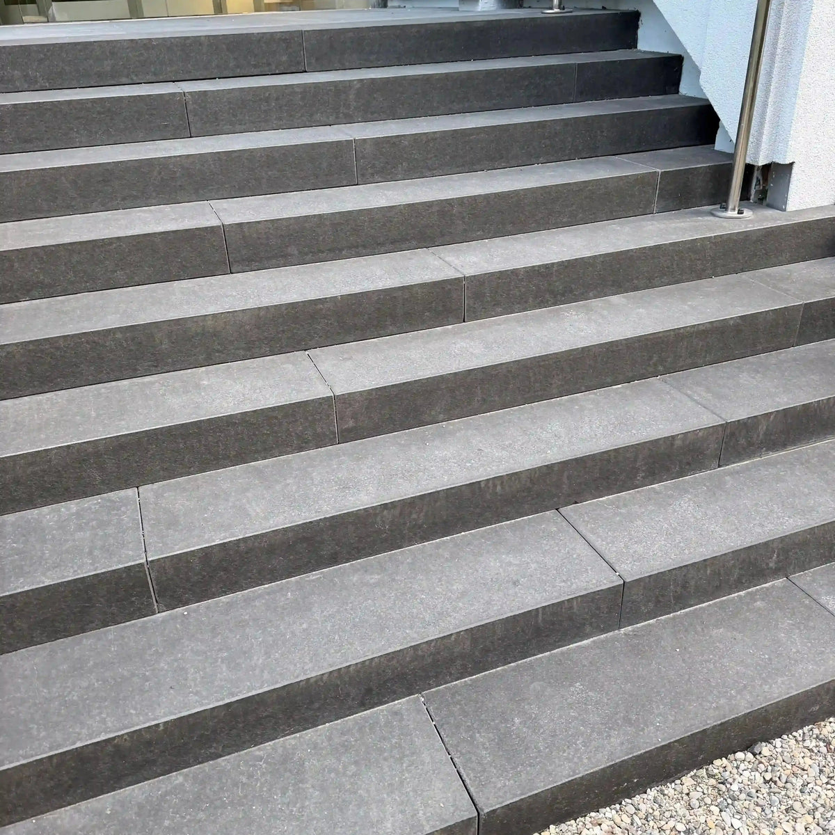 Marche bloc en BASALTE SUPER BLACK Minéral pierre naturelle