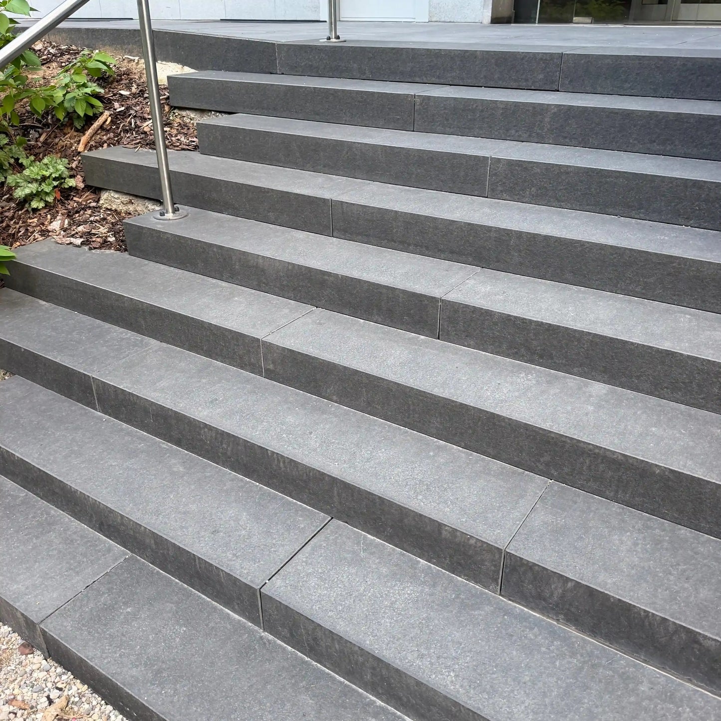 Marche bloc en BASALTE SUPER BLACK Minéral pierre naturelle