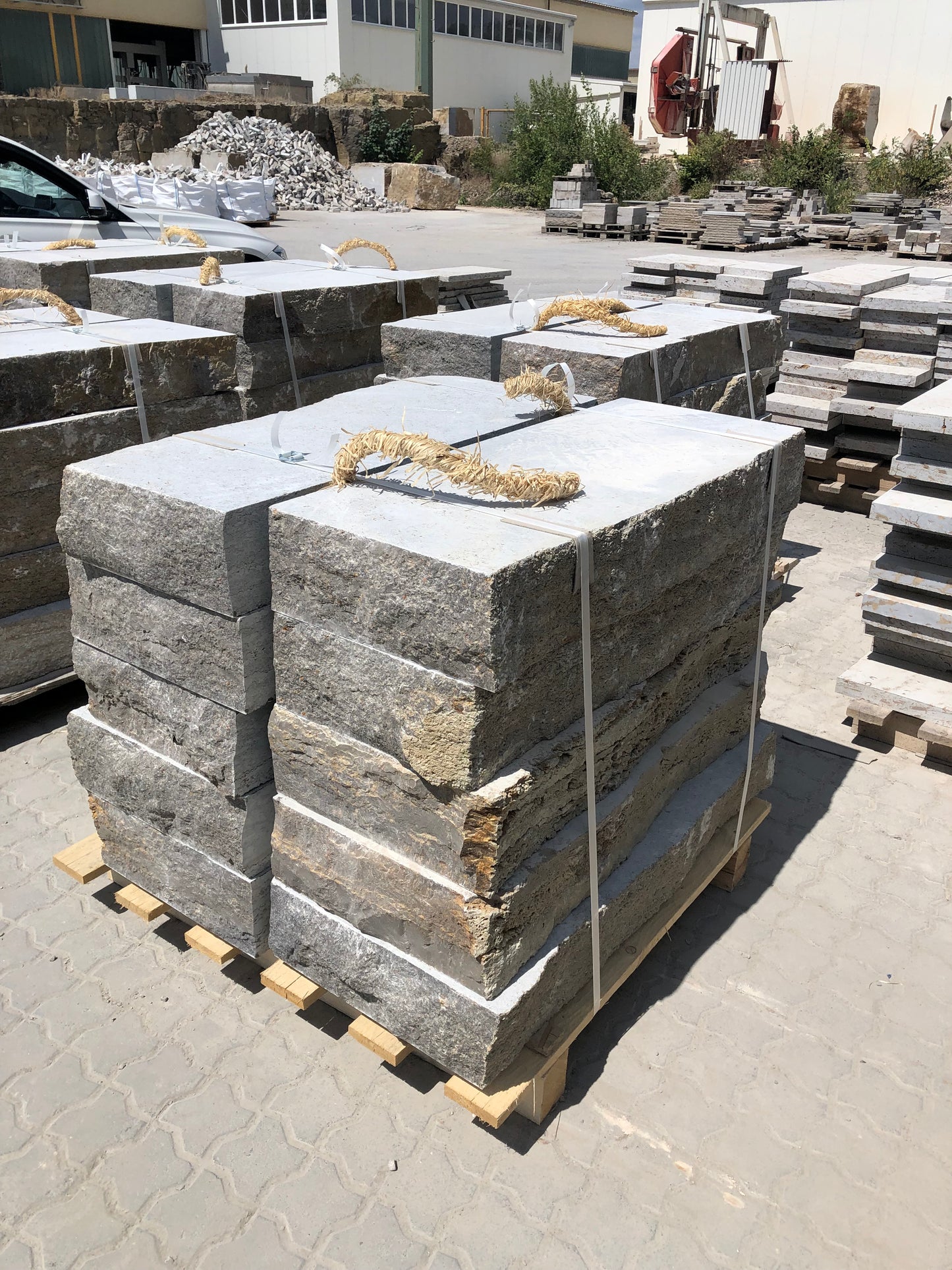 Blockstufe Kalkstein KIRCHHEIMER