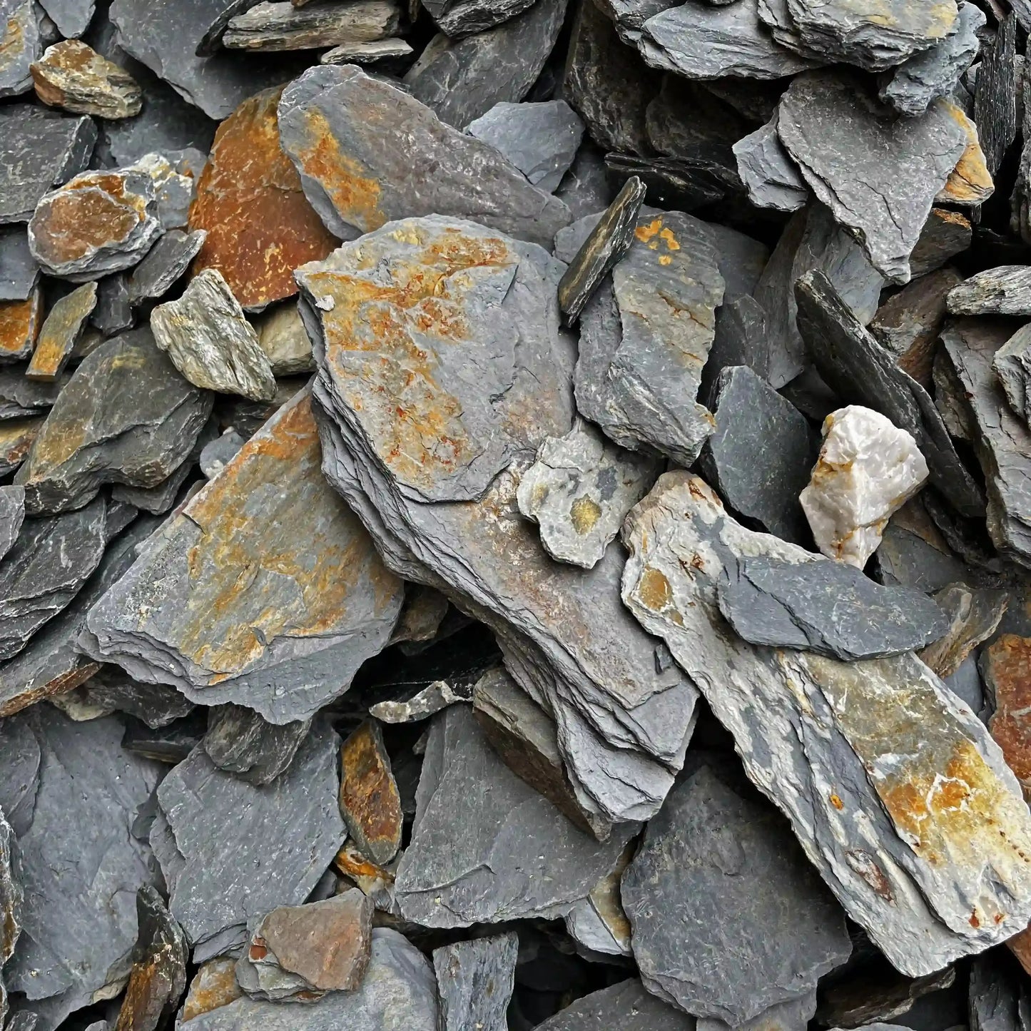 Mulch aus rostfarbenem Schiefer – Minéral Naturstein