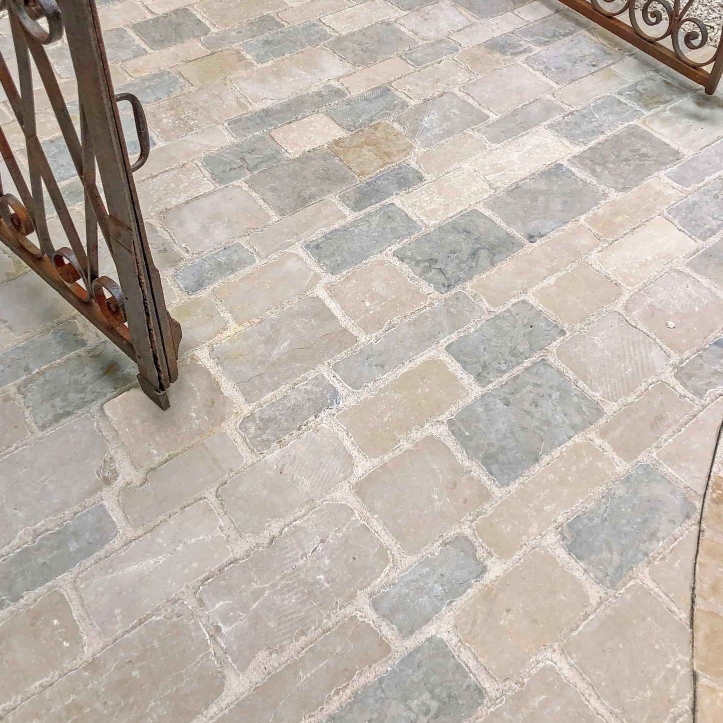 Pavé en pierre calcaire ALMENDRA VIEILLE VILLE Minéral pierre naturelle