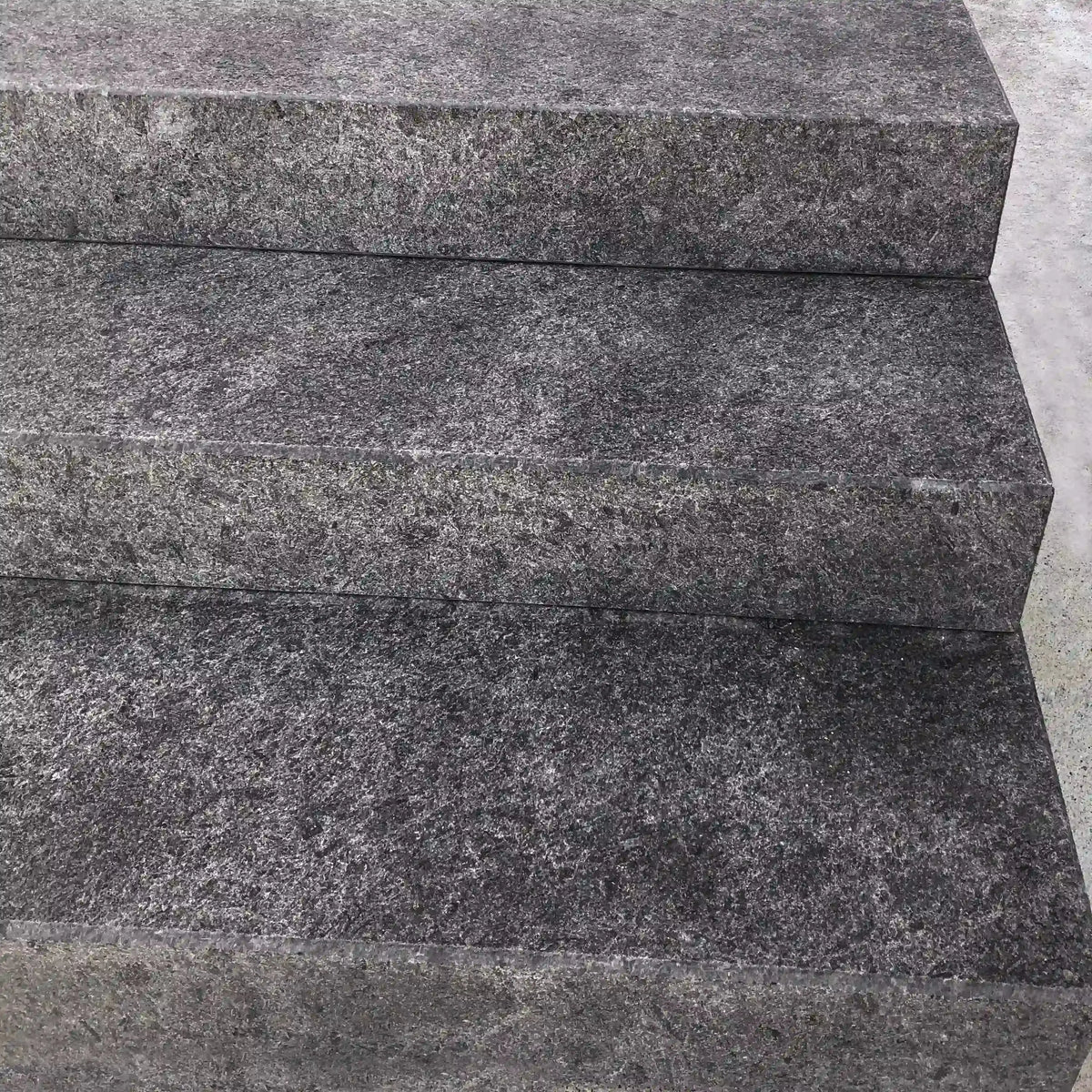 Marche bloc en granit JADE BLACK Minéral pierre naturelle