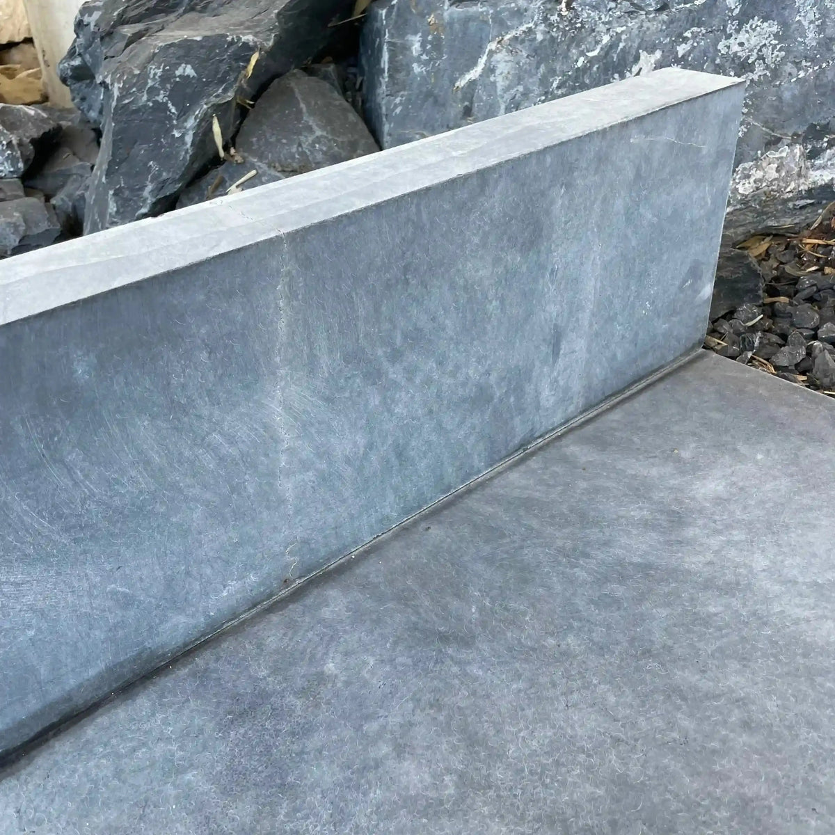 Bordure en BLUE STONE Minéral pierre naturelle