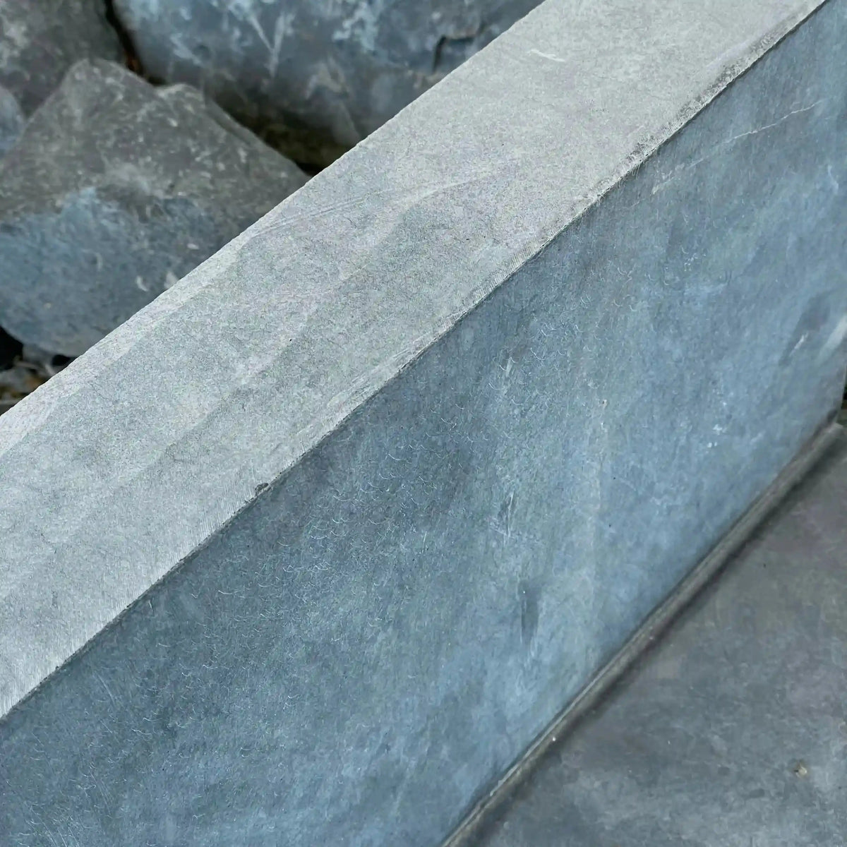 Bordure en BLUE STONE Minéral pierre naturelle