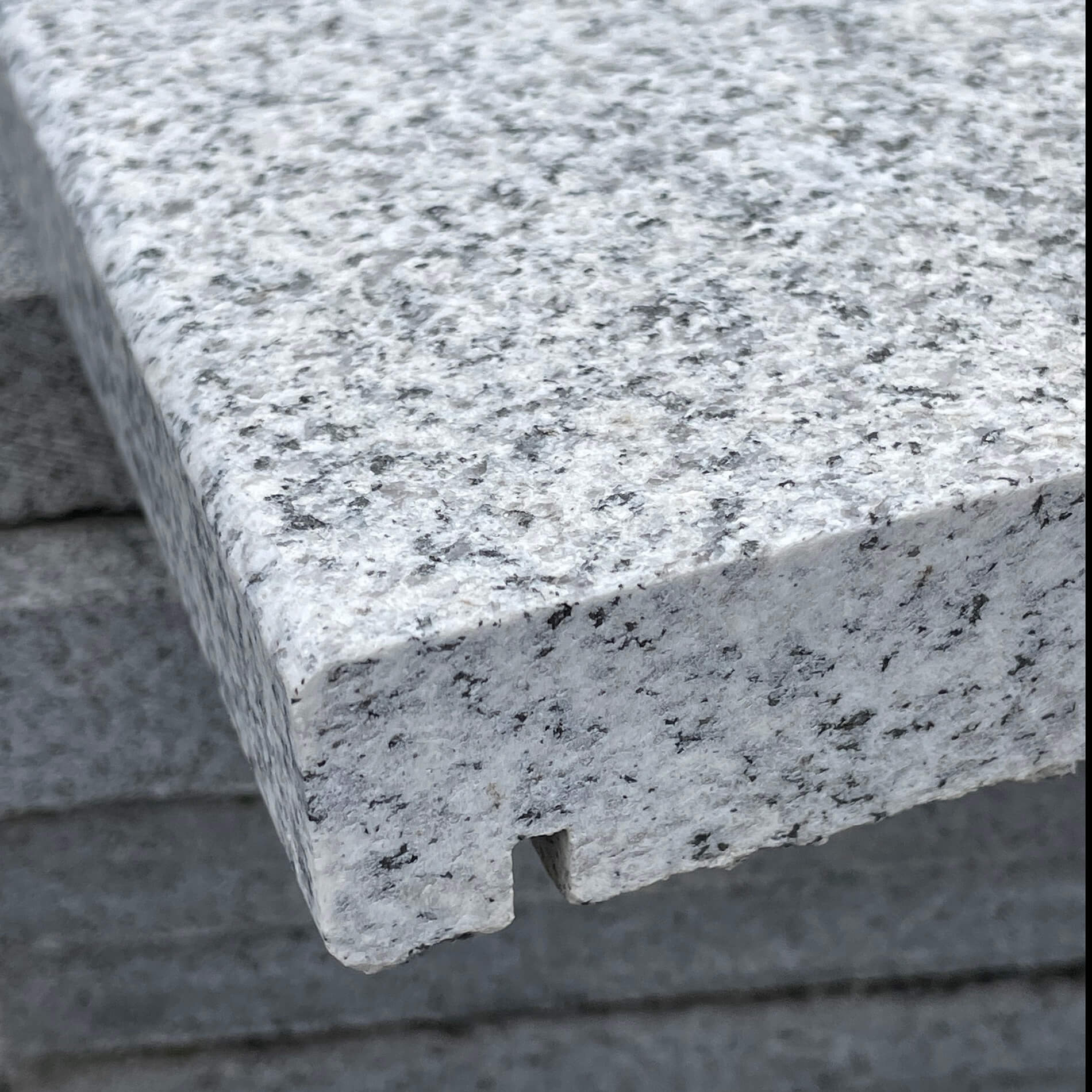 Couvre mur / Couvertine en granit gris clair SILVERSAND, finition flammée - pierre naturelle