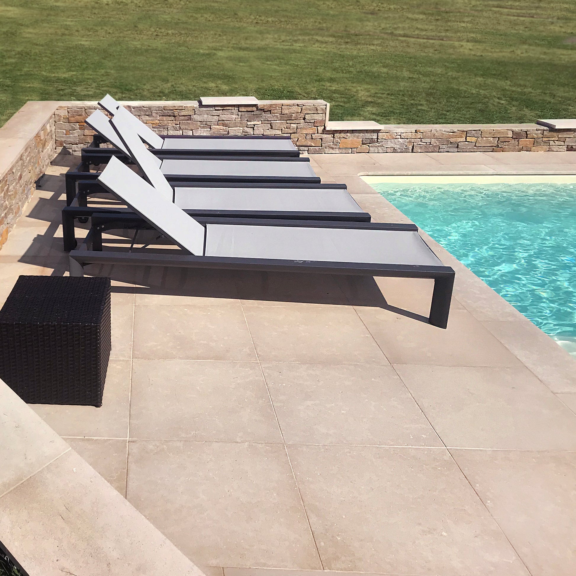Dallage Pierre Calcaire Sinai PEARL beige, Sol extérieur, finition vieillie, piscine, bordure, margelle