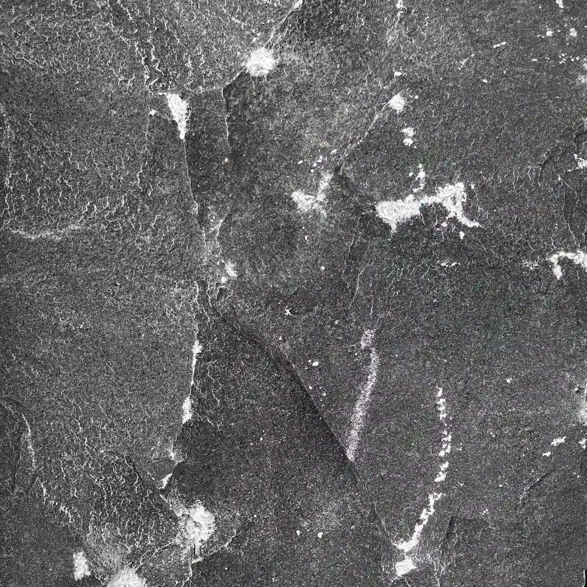 Bordure en BASALTE SUPER BLACK naturel Minéral pierre naturelle