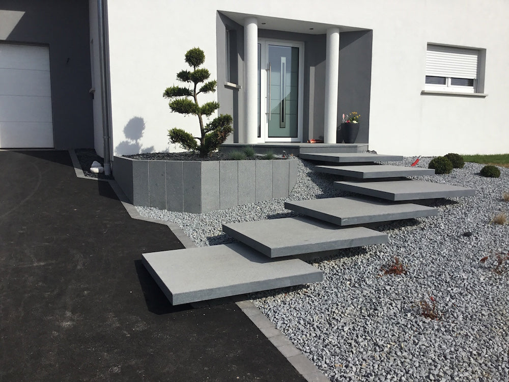 Schwebende Stufe Granit KURU DARK