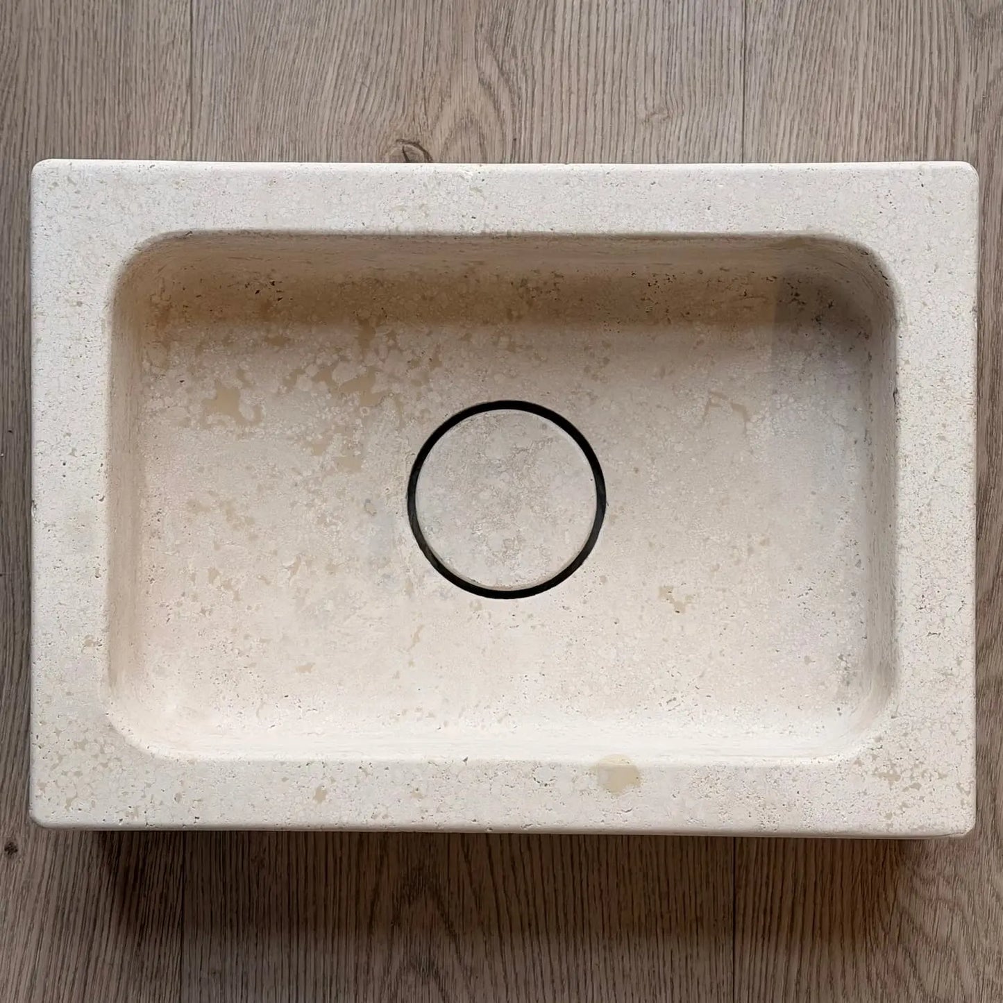 Rundes Waschbecken aus BEIGEM MARMOR