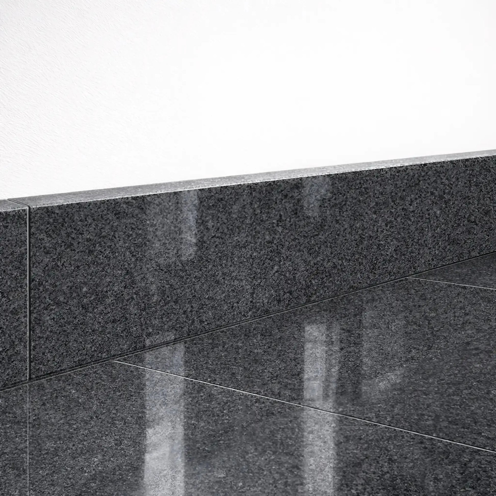 Sockel Granit KURU DARK poli Minéral Naturstein