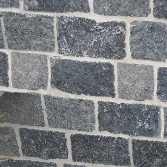 Pavé en pierre calcaire LIMA BLACK - Minéral Pierre Naturelle