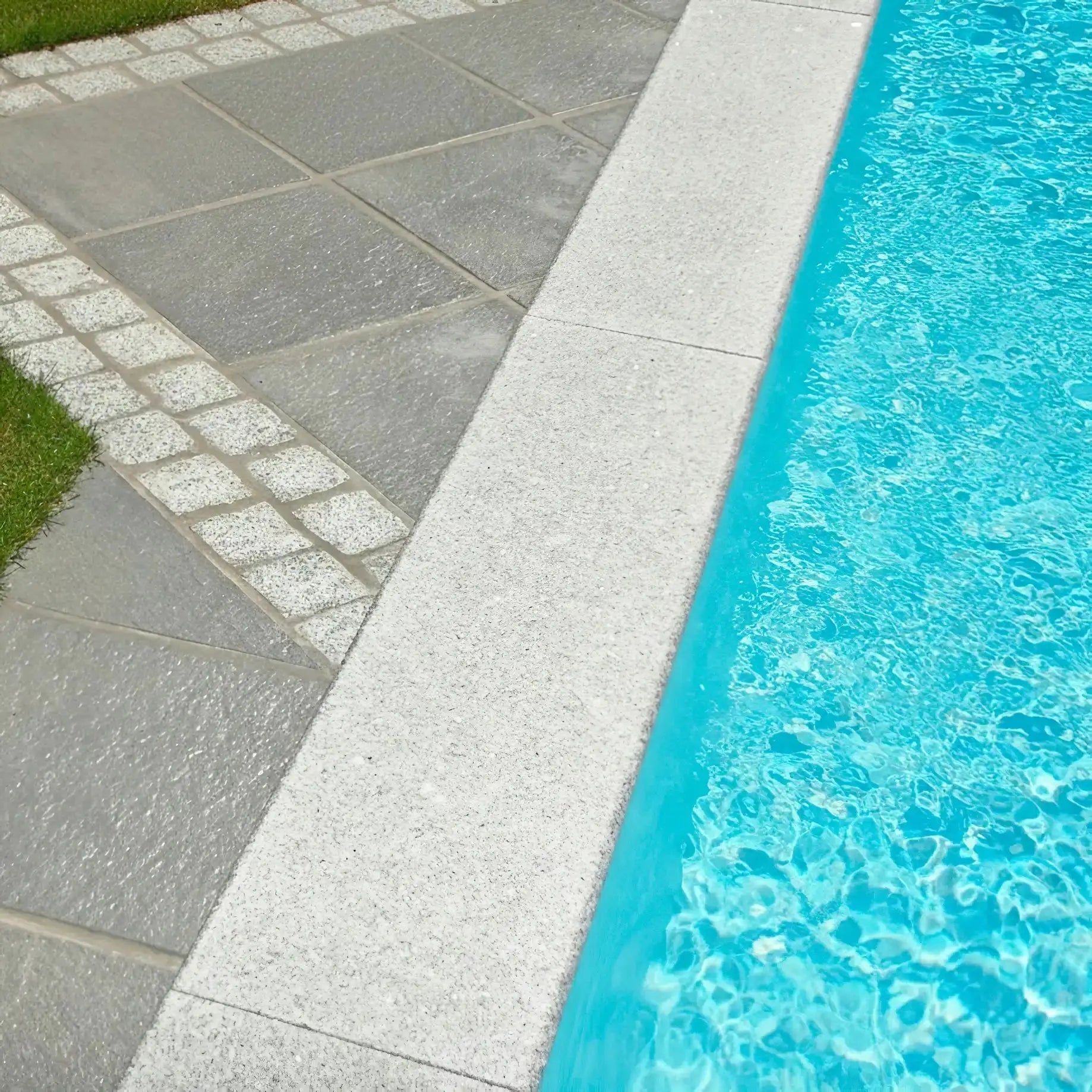 Poolumrandung Granit SILVERSAND Minéral Naturstein