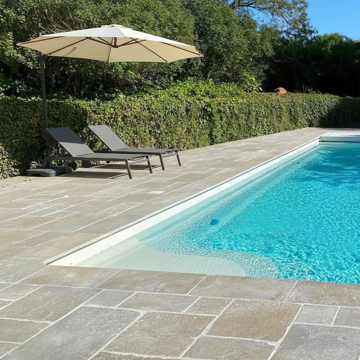 Poolumrandung Kalkstein LIMA BEIGE Minéral Naturstein