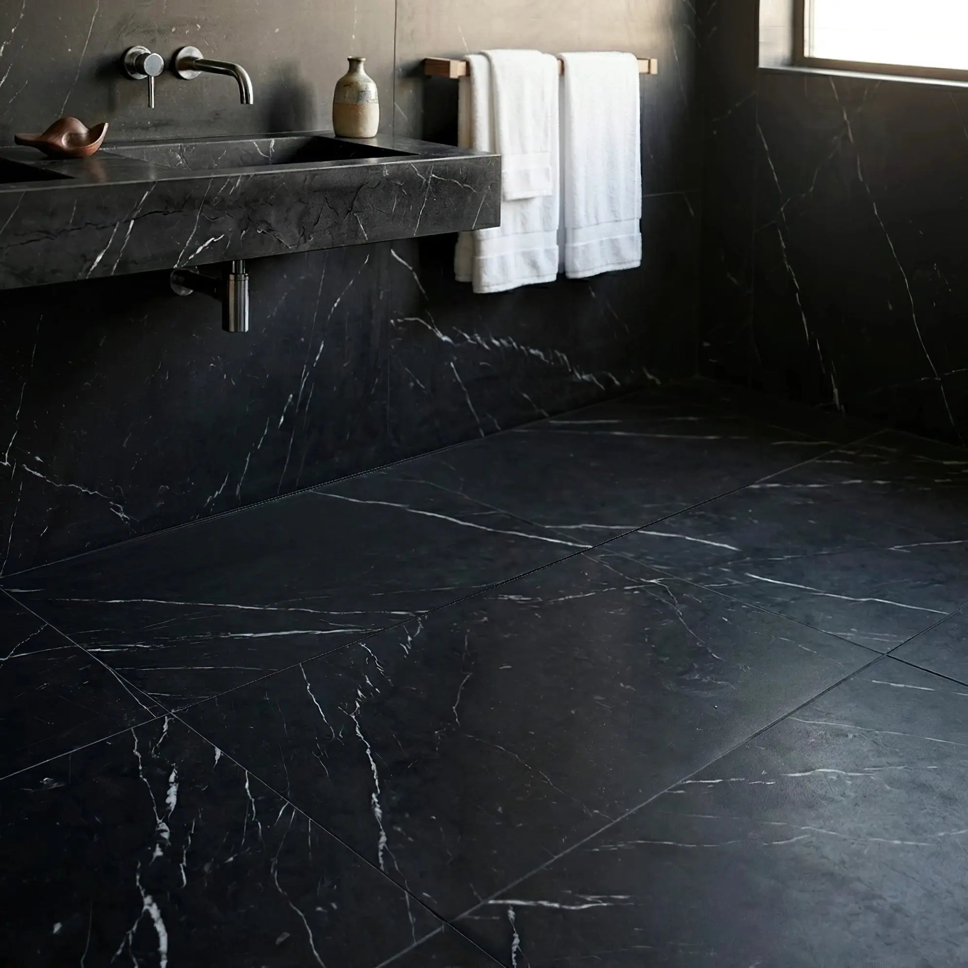Dallage en marbre NOIR MARQUINA mat Minéral pierre naturelle