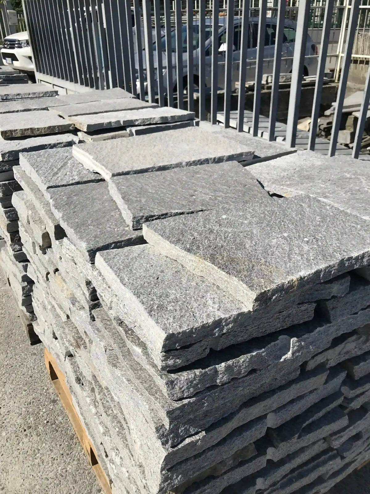 Opus Incertum en gneiss ALPINA WHITE Minéral pierre naturelle