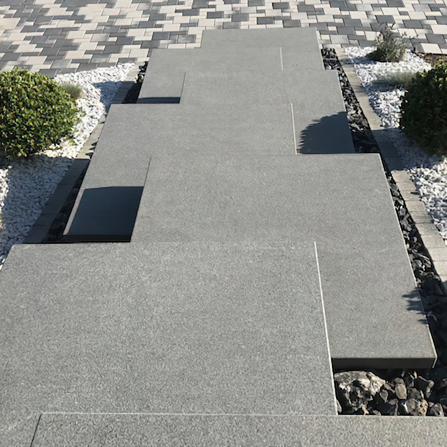Schwebende Stufe Granit KURU DARK