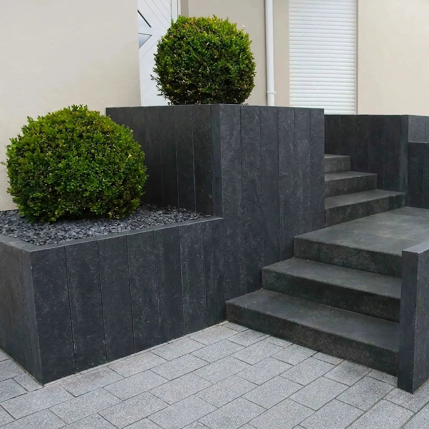Palisade Basalt SUPER BLACK geflammt Minéral Naturstein