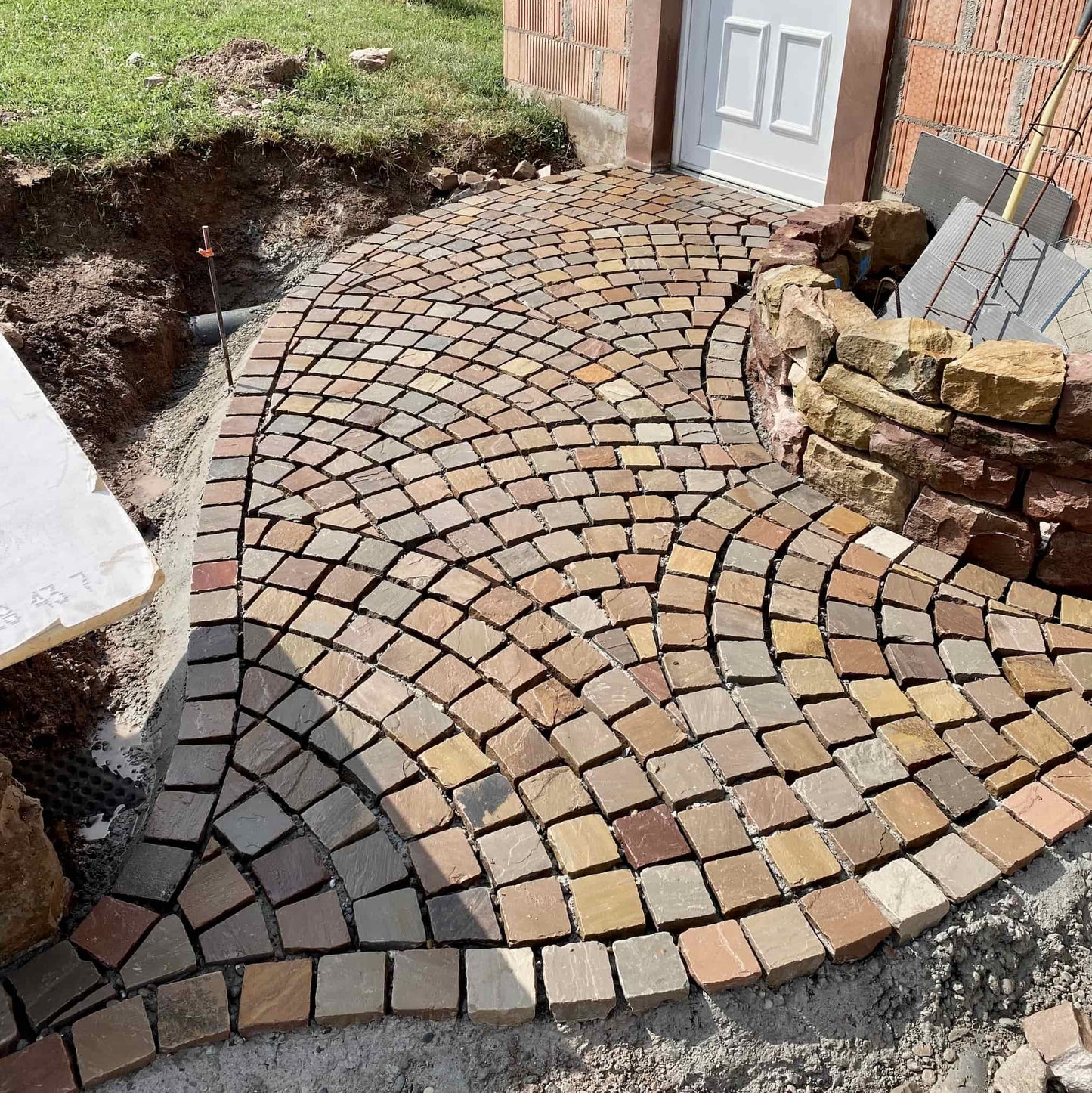 pave-kandla-multicolor-queue-de-pan