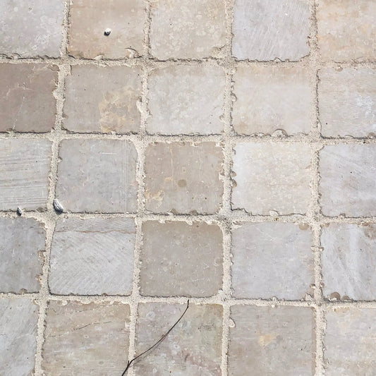 Pavé en pierre calcaire ALMENDRA beige bords sciés - 14 x 14