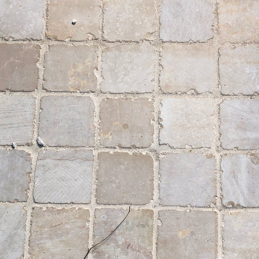 Pavé en pierre calcaire ALMENDRA beige bords sciés - 14 x 14 