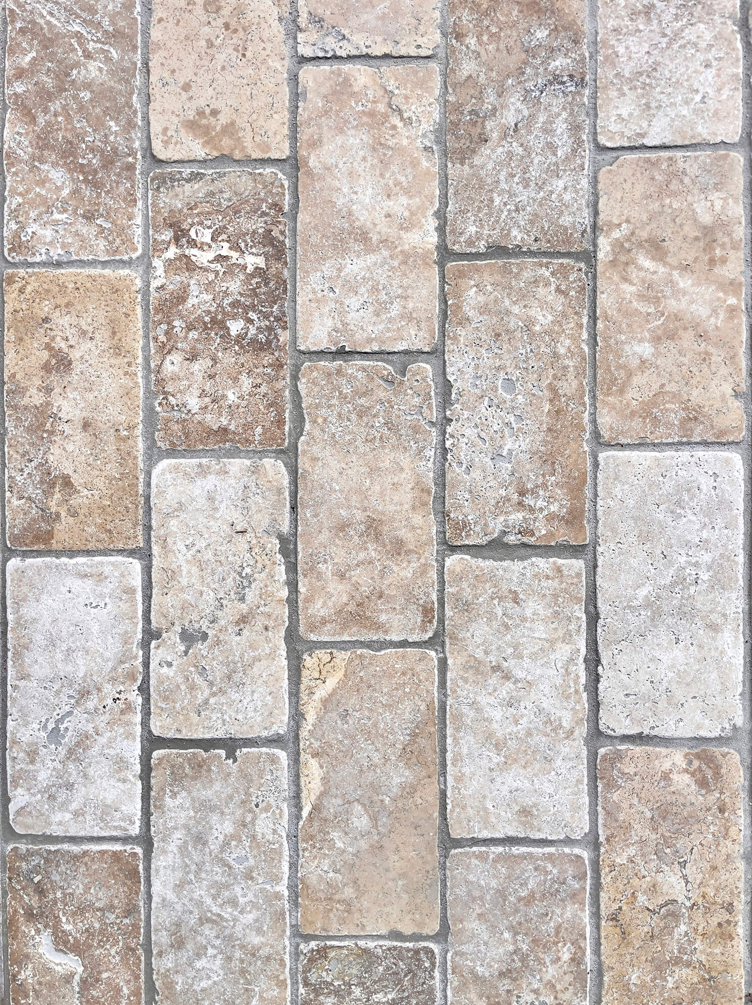 Pavé travertin mix Vieilli, brut.
beige clair au marron doux
Bords droits
Longueur : 20x10x5 cm