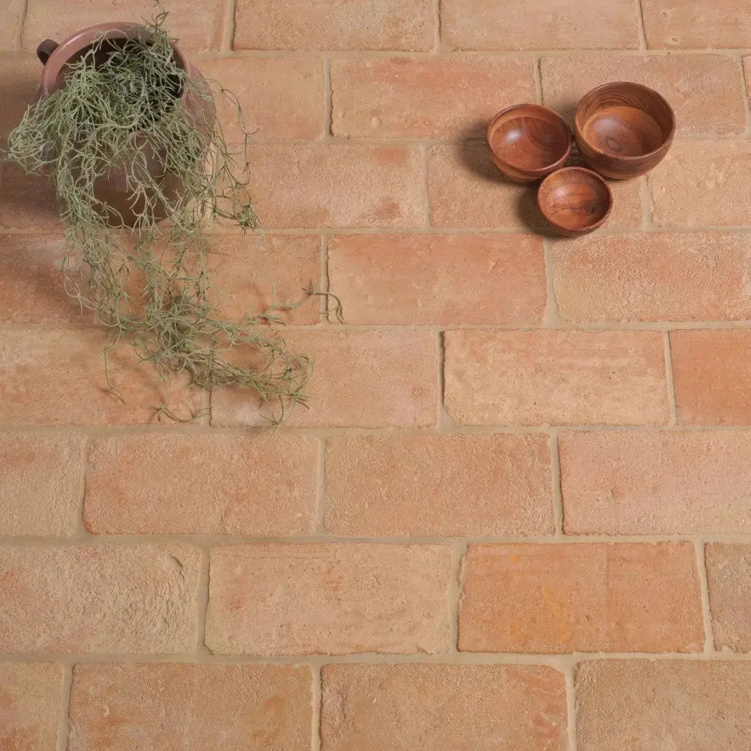 Rechteckige Terrakotta-Fliese 30 x 15 cm – massive handgefertigte Terrakotta – Minéral Naturstein