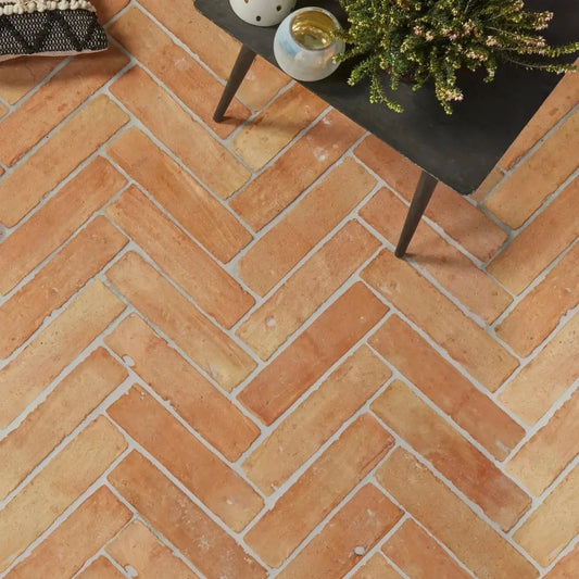 Feine rechteckige Terrakotta-Fliese 30 x 8 cm – massive handgefertigte Terrakotta – Minéral Naturstein