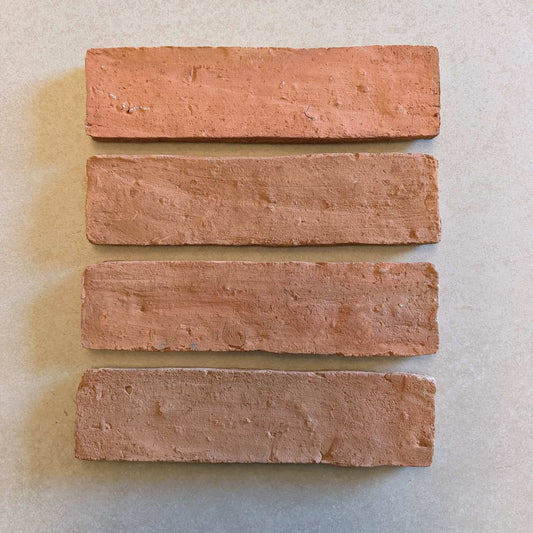 Feine rechteckige Terrakotta-Fliese 30 x 8 cm – massive handgefertigte Terrakotta – Minéral Naturstein