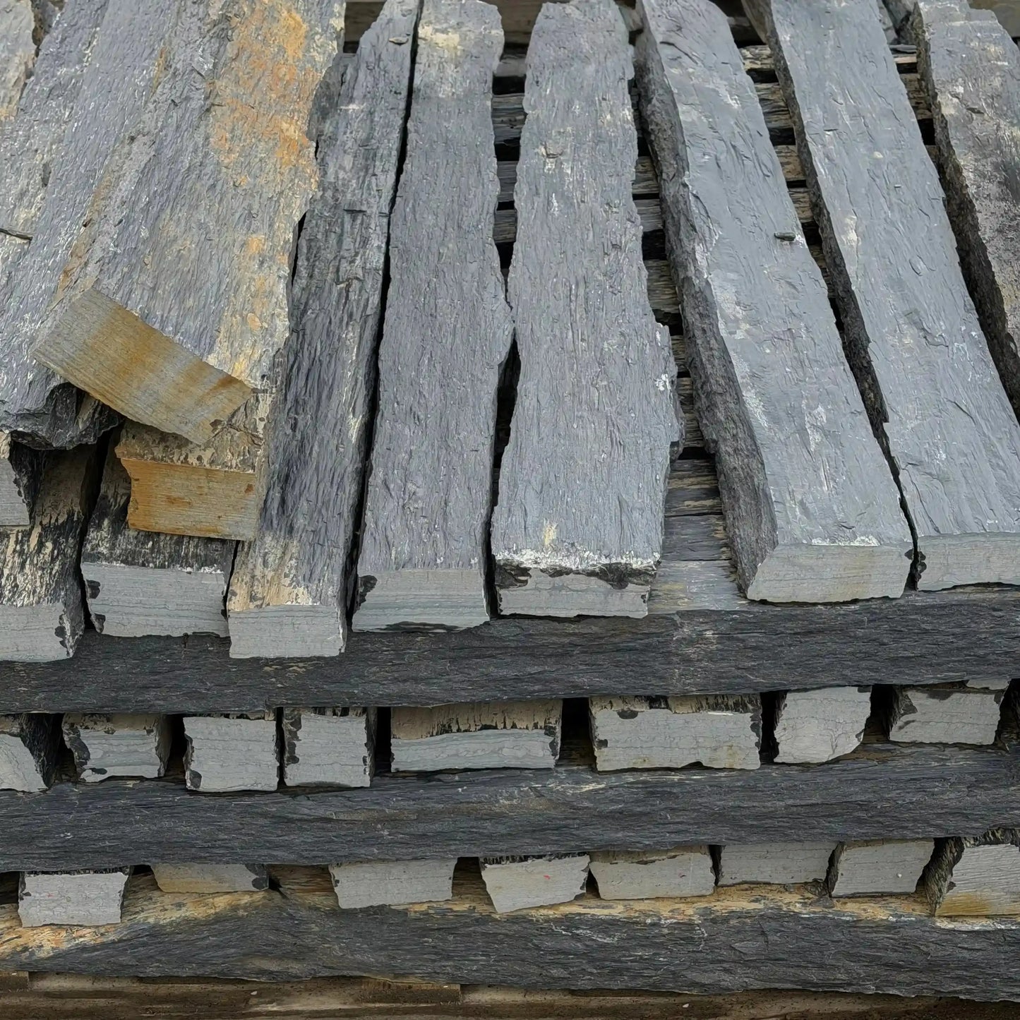 Piquet décoratif en Schiste BLACK SLATE AZUL Minéral pierre naturelle