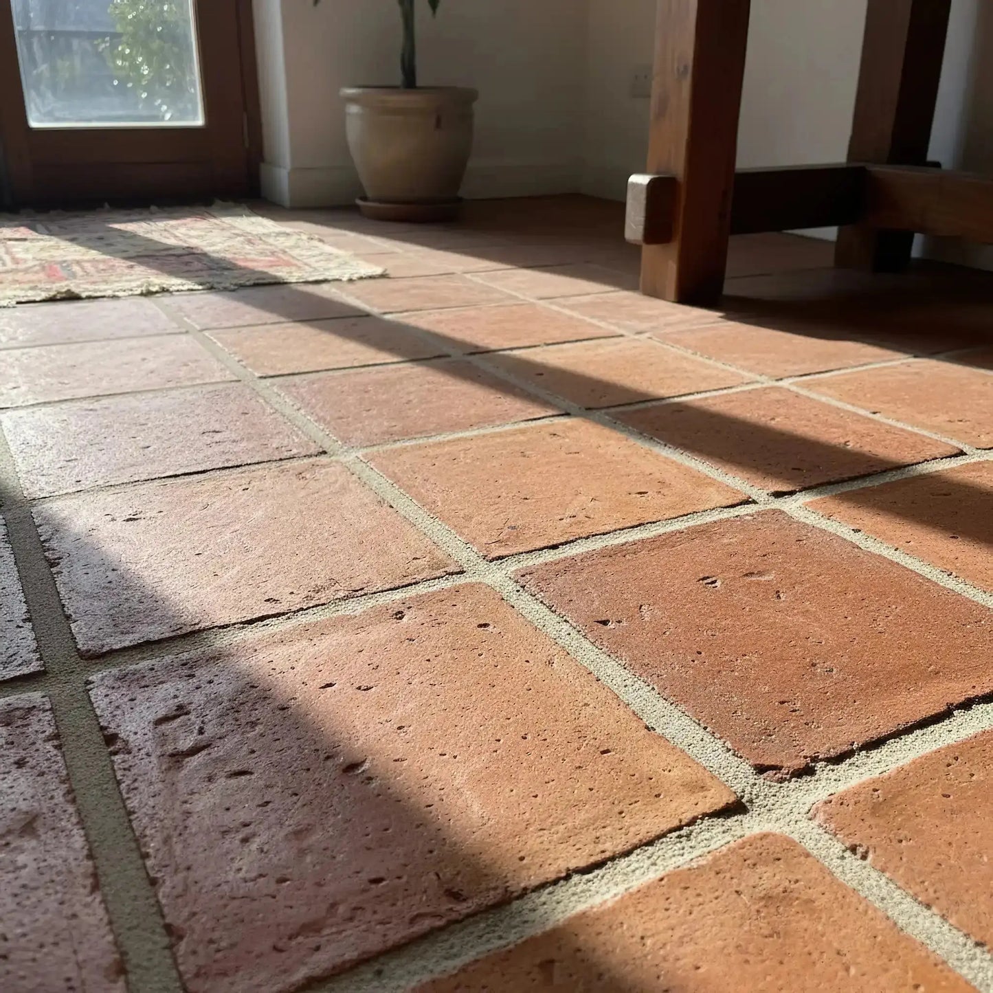 Quadratische Terrakotta-Fliese – Minéral Naturstein