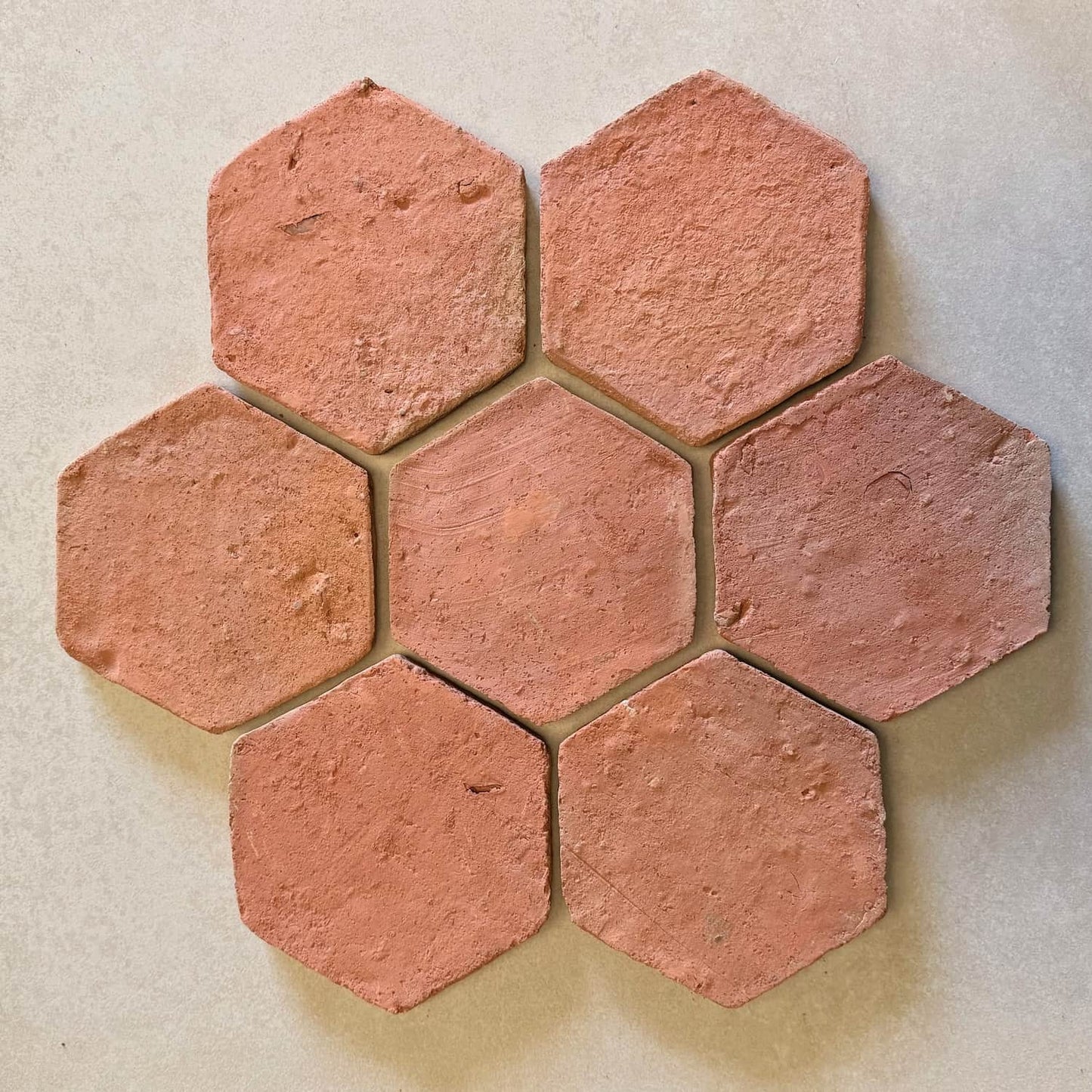 Hexagonale Terrakotta-Fliese 16 x 16 cm – massive handgefertigte Terrakotta – Minéral Naturstein