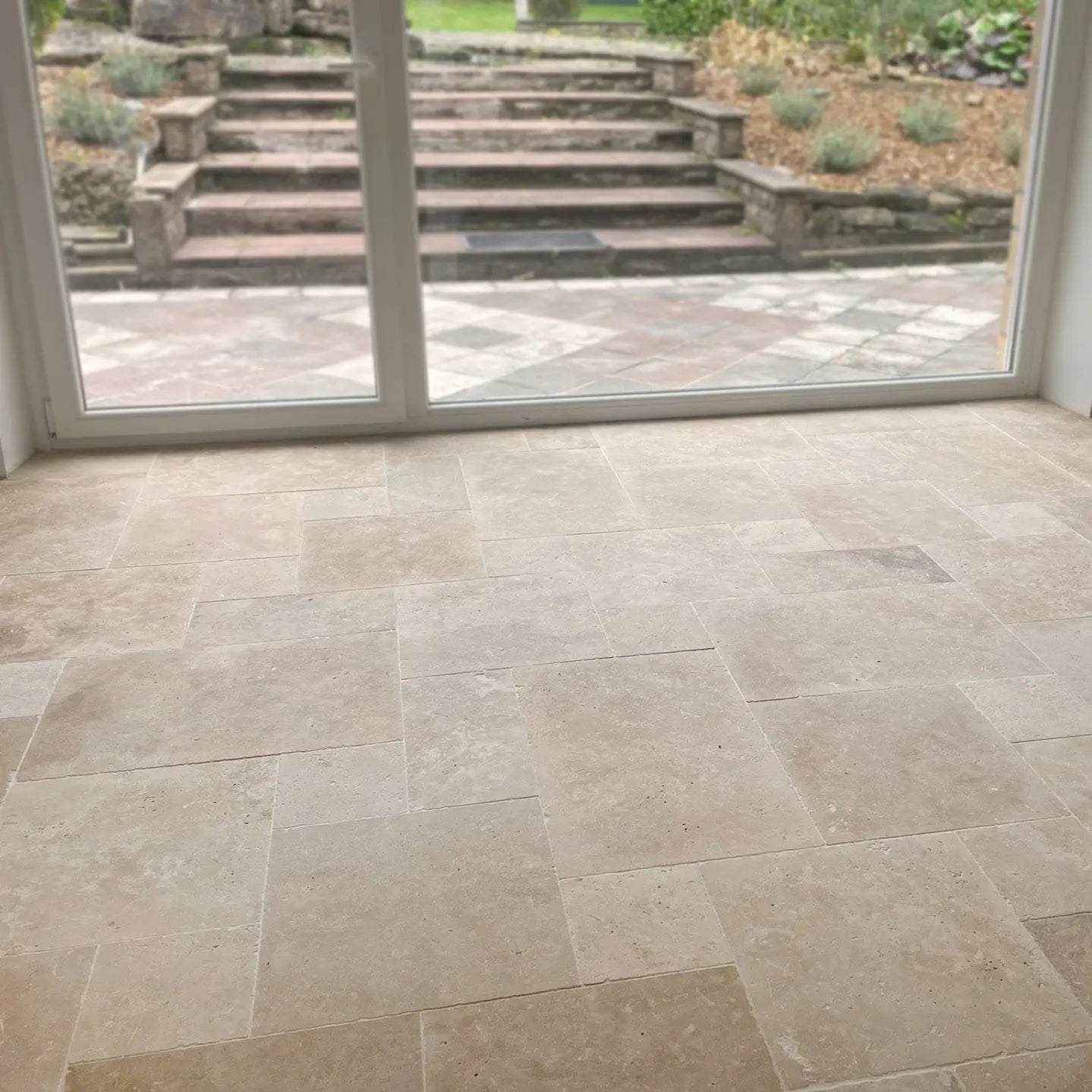 Dallage intérieur en TRAVERTIN CLASSIC - Minéral Pierre Naturelle