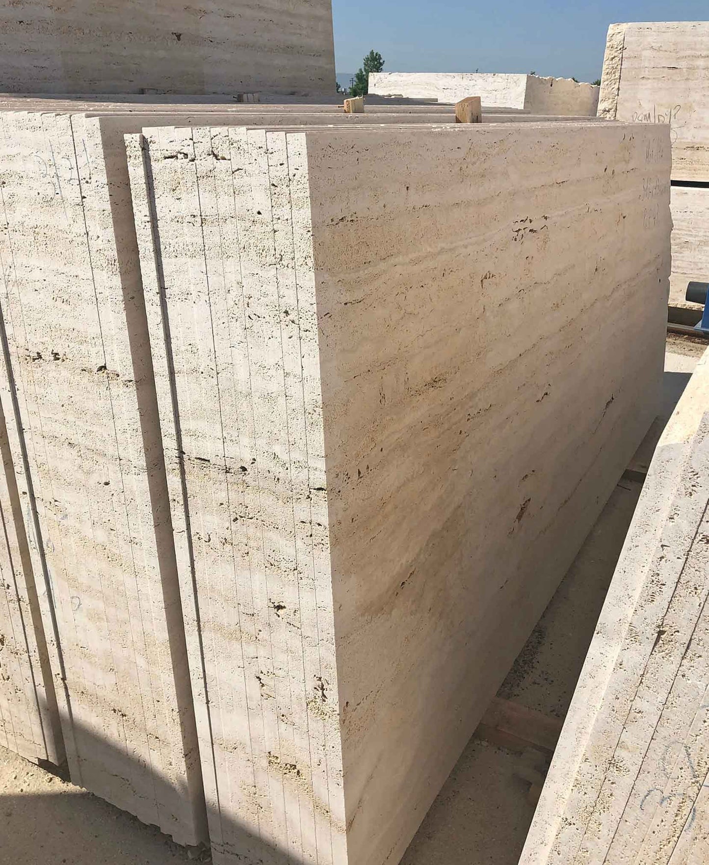 TRAVERTIN RÖMISCHER VEIN CUT geschliffen