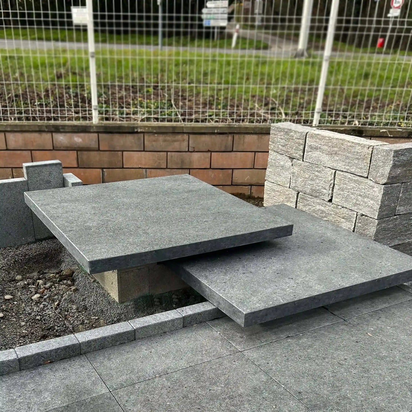 Schwebende Stufe Granit JADE BLACK